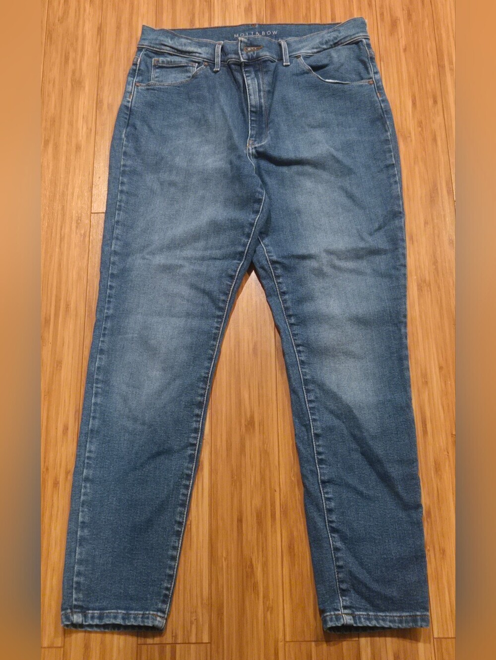 Mott & Bow Straight Jeans in Medium Blue